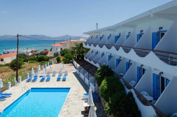 Appart’hôtel pour 2 personnes, avec Balcon et Jardin ainsi que Piscine et Vue