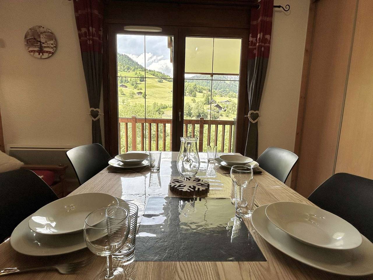 Ganze Wohnung, Gemütliche 2-Zimmer-Wohnung in Flumet - Ski-in/Ski-out, Hallenbad, Parkplatz, ideal für 4 Personen in Flumet, Albertville und Umgebung