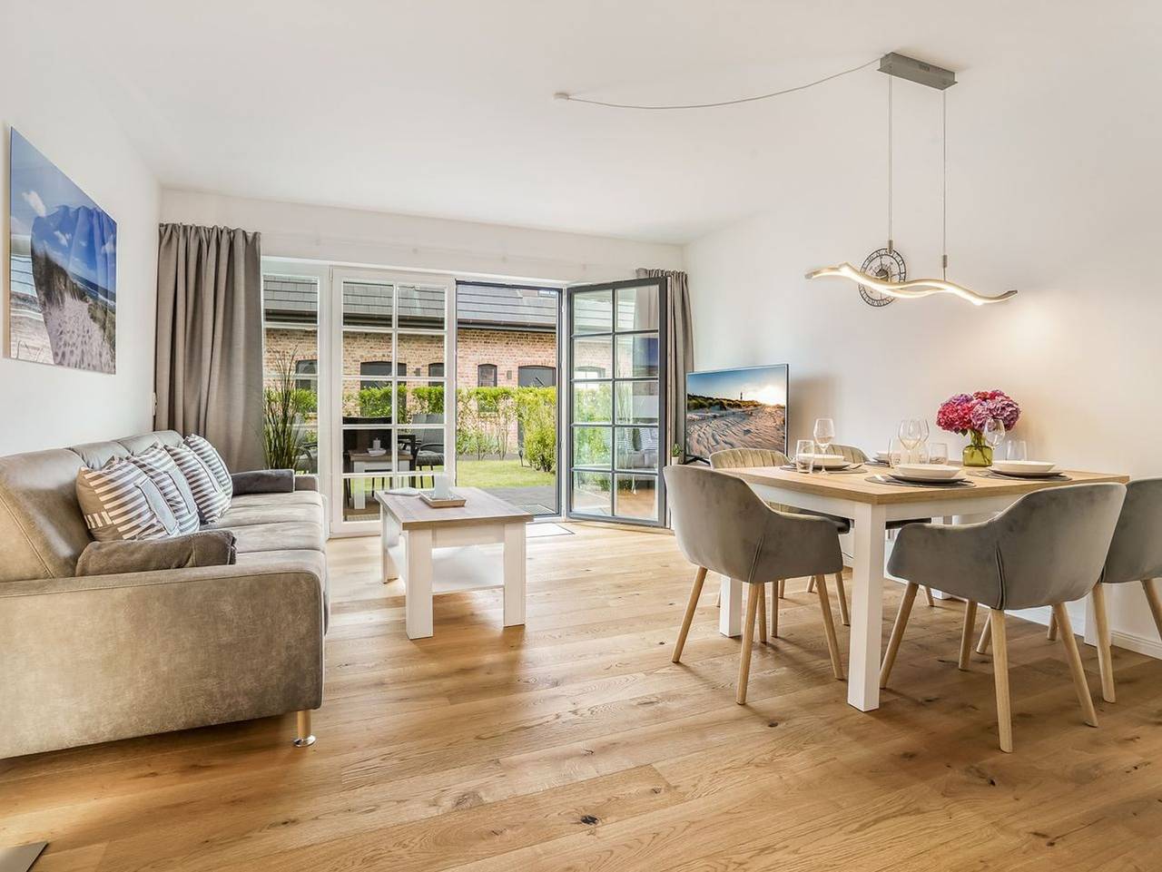Sylter Windrose - Strandnahes Wohnen für 5 Personen im Neubau mit Terrasse und eigener Sauna in Hörnum, Sylt