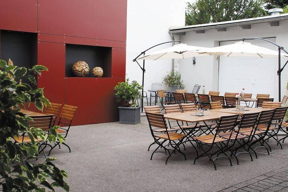 Weinatrium Wallerath Ohg - Doppelzimmer mit Dusche und Wc in Schweich, Moseleifel