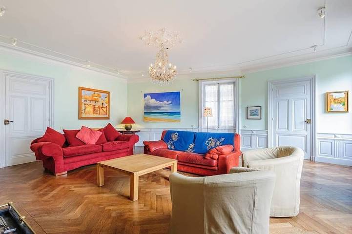 Château pour 15 personnes, avec jardin dans Auvergne-Rhône-Alpes - 3