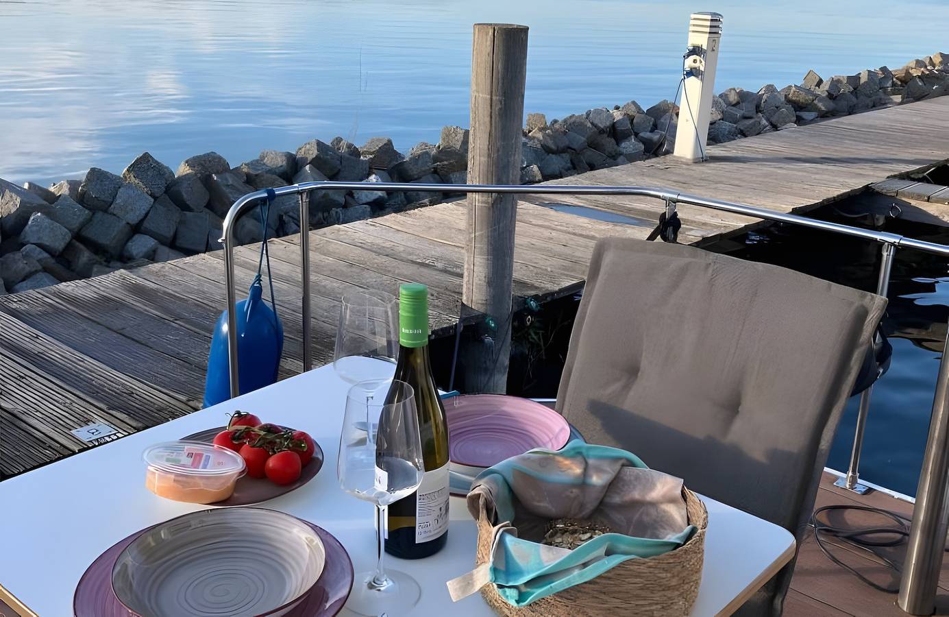 Houseboat 'Ms Manfred' con Vista Lago e Terrazza Privata in Röbel, Müritz