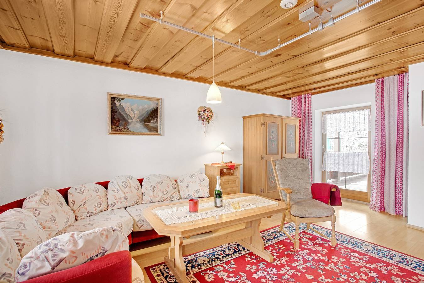 Ganze Wohnung, Ferienwohnung "König im Obergeschoss" mit Balkon, Wlan, Garten- & Bergblick in Obersalzberg, Berchtesgaden