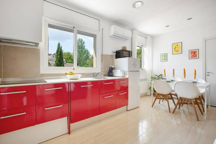 Appartamento intero, Appartamento familiare 'Casa Elpi' con vista montagna, Wi-Fi e aria condizionata in Sant Salvador de Guardiola, Pla de Bages DO