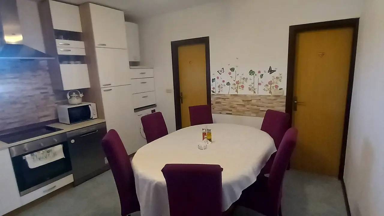 Ferienhaus für 8 Personen (108 m²) in Donji Dolac in Donji Dolac, Dalmatinisches Zagora