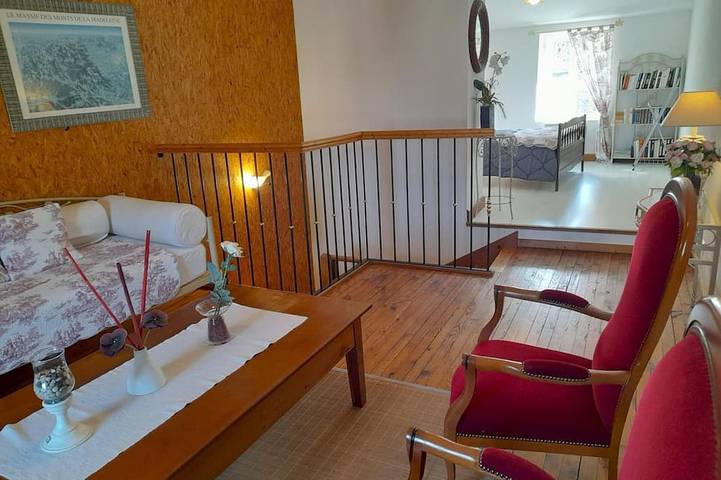Gîte pour 6 personnes, avec terrasse à Ferrières-sur-Sichon - 2
