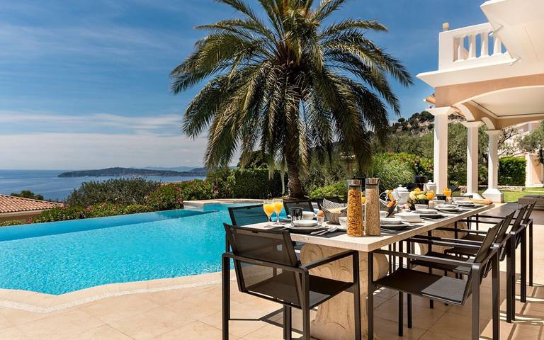 Location de vacances pour 12 personnes, avec terrasse et jardin à Cap-d'Ail - 2