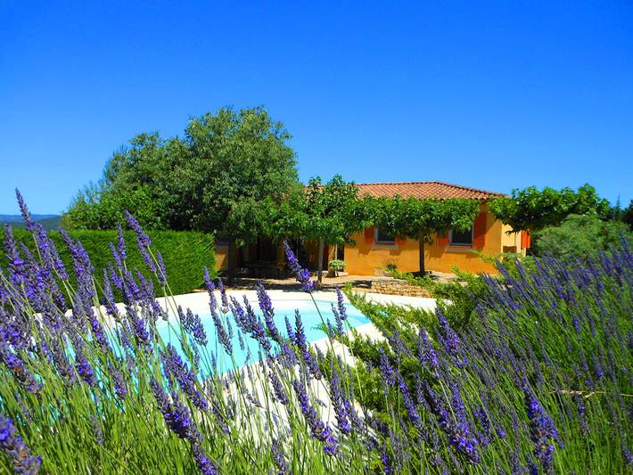 Villa pour 6 personnes, avec jardin ainsi que terrasse et piscine