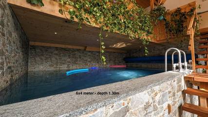 Gîte pour 11 personnes, avec jardin ainsi que vue et piscine dans Dorénaz