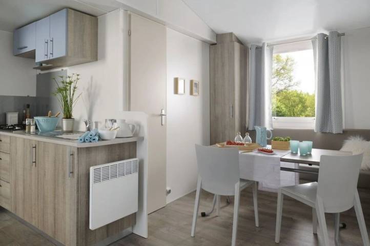 Mobil home pour 4 personnes, avec piscine ainsi que terrasse et bassin pour enfant à Angles - 4