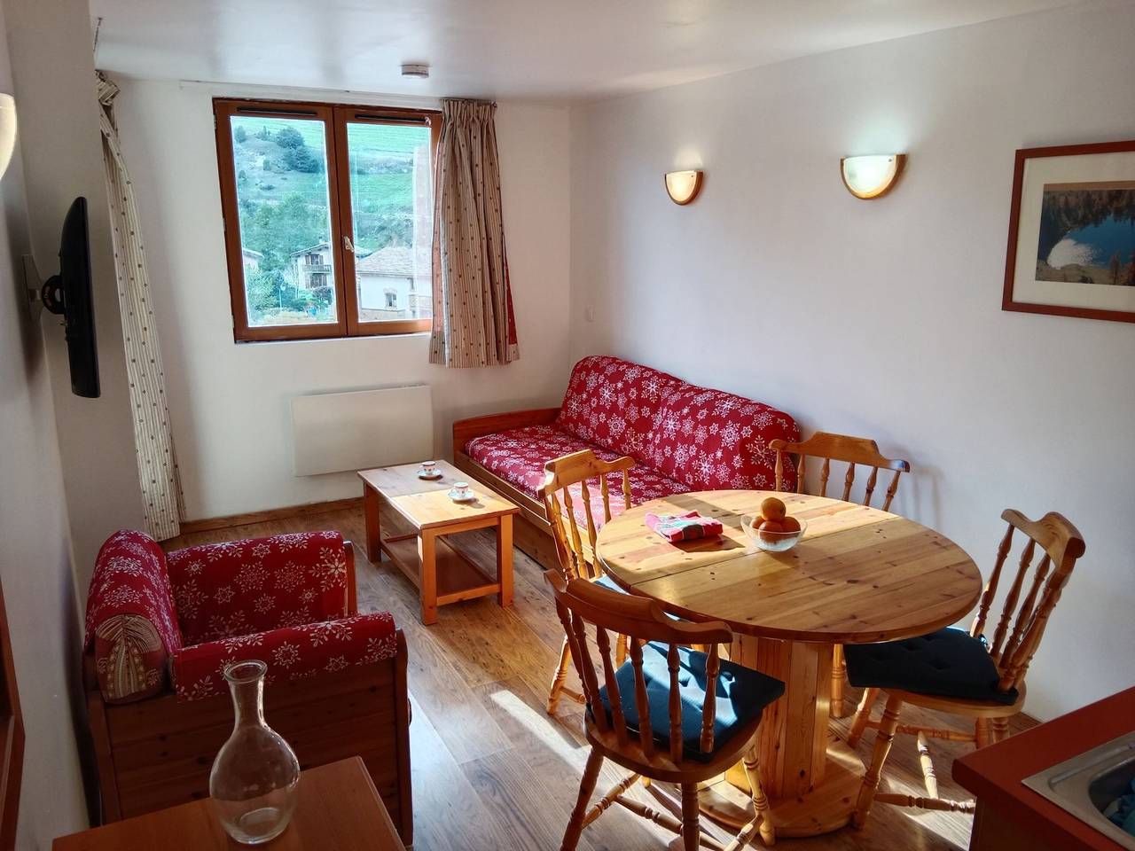 Appartement entier, Apartment with balcony for 6 people in Bramans, Région de Saint-Jean-de-Maurienne