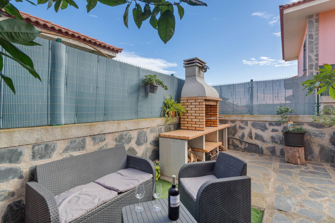 Entire apartment, Vacation 'Casa Alejandro' with Mountain View, Private Terrace and Wi-Fi in Firgas, North Gran Canaria