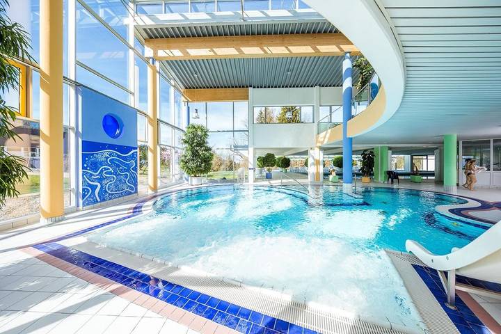 Hotel, mit Balkon und Terrasse sowie Garten und Kinderpool in Maierhöfen - 3