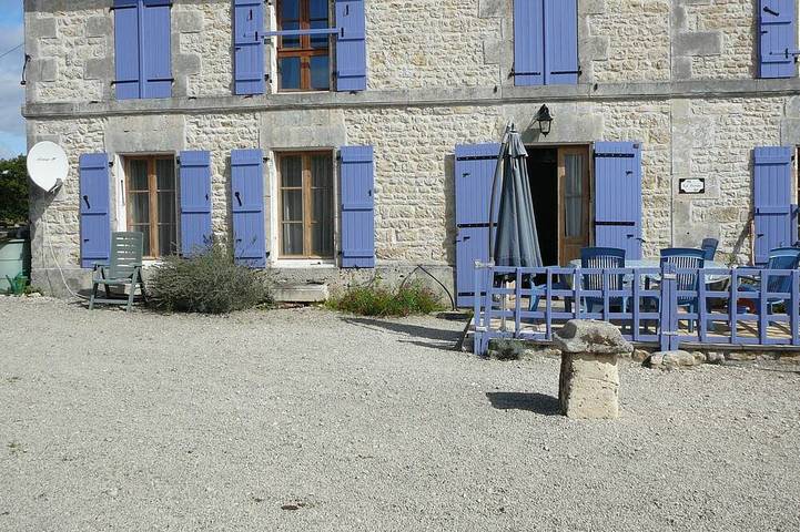 Gîte pour 7 personnes, avec Piscine à Antezant-la-Chapelle