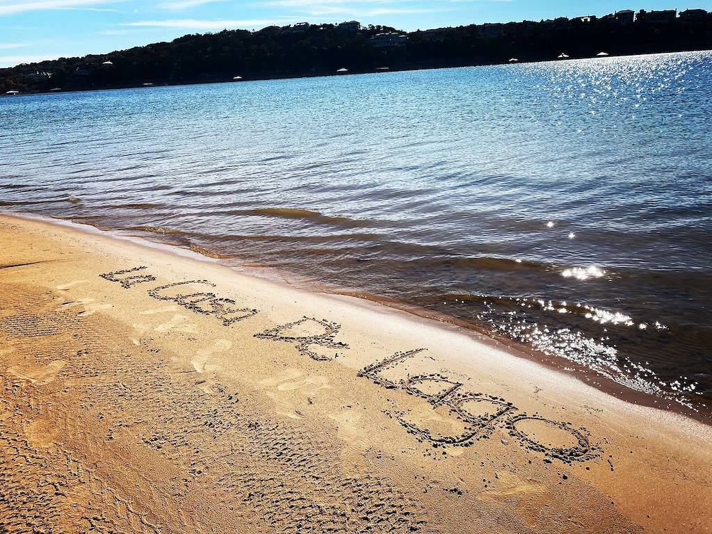 Neues Lake Travis Haus am Golfplatz mit Golfwagen in Lake Travis