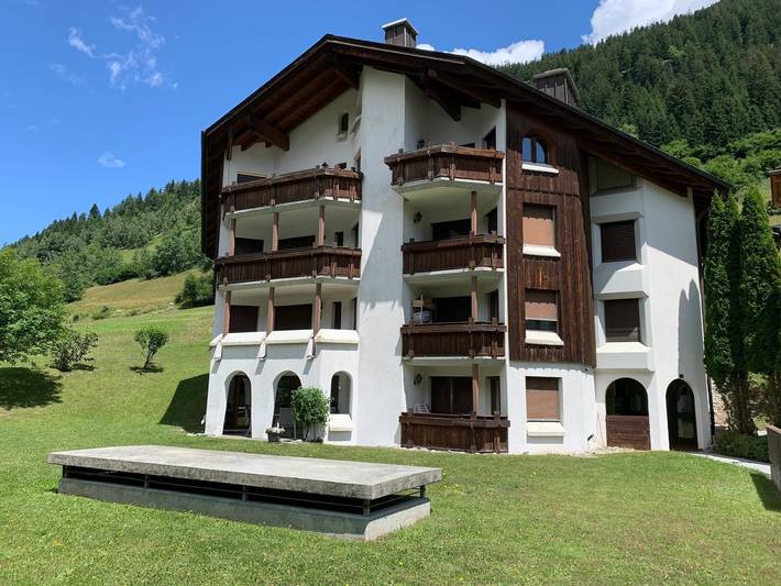 Ferienwohnung für 4 Personen, mit Terrasse und Garten in Tinzen