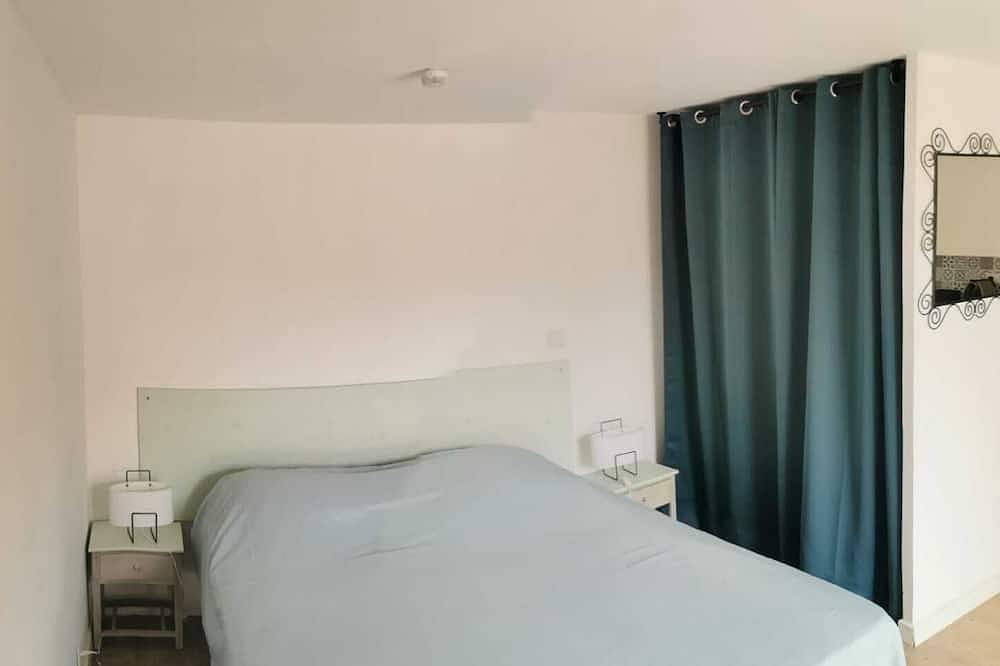 Appartement entier, Studio avec extérieur privé au calme proche rivière in Saint-Jean-de-Fos, Région de Lodève