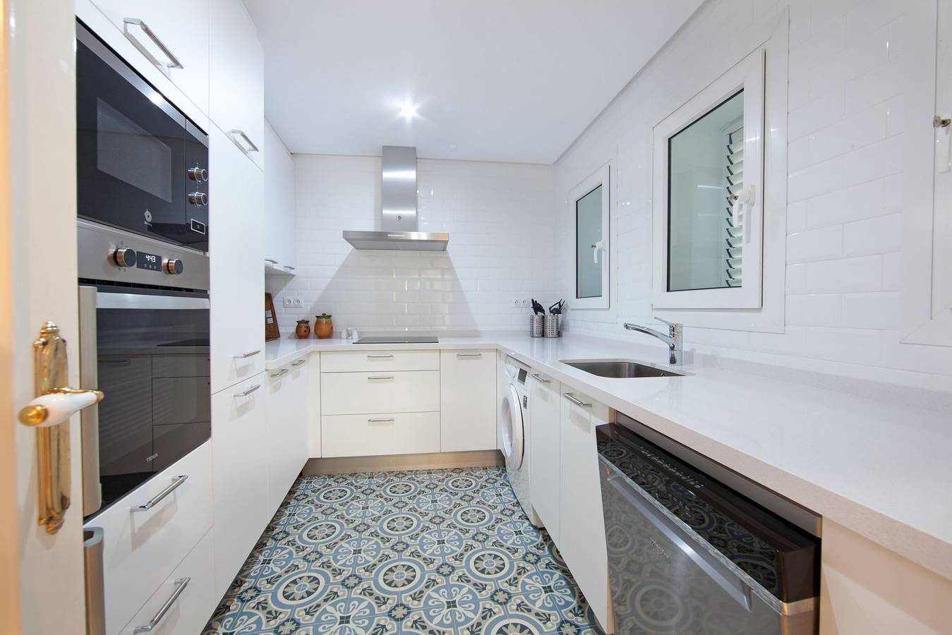 Ganze Wohnung, White Pearl Beach J4 in Marbella Ost, Marbella