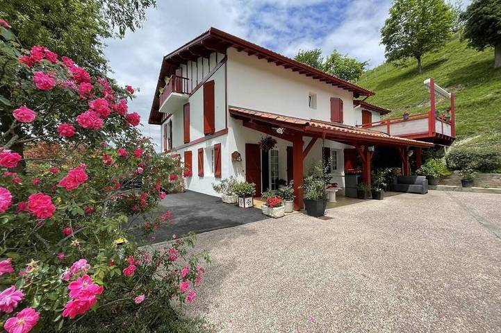 Location de vacances pour 2 personnes, avec jardin en Pyrénées-Atlantiques