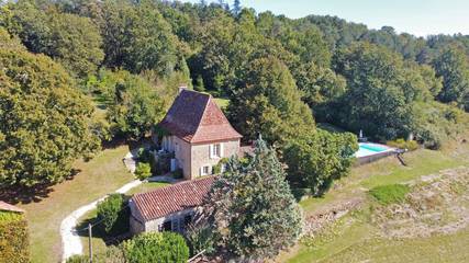 Cottage pour 4 personnes, avec piscine à Paunat