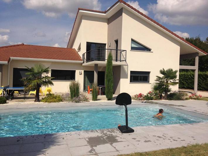 Chambre d’hôte pour 6 personnes, avec jardin et vue ainsi que piscine et terrasse dans la Loire