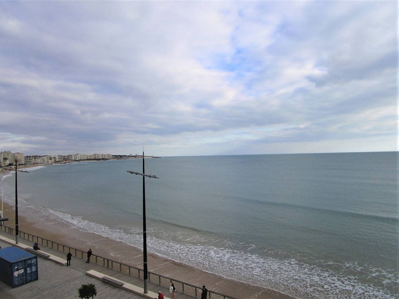 Entire apartment, 2-bedroom apartment beachfront with parking, 3 stars in Les Sables-d'Olonne, Vendée