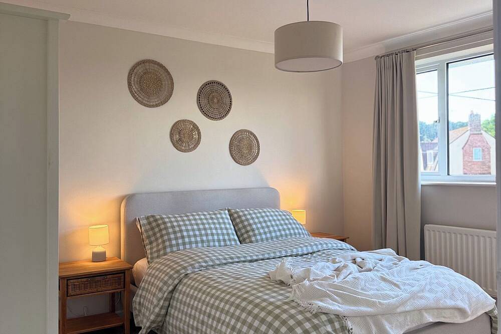 Entire apartment, The Coastal Forest Retreat in Barton on Sea, Hampshire