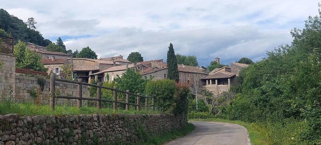 Gîte pour 3 personnes, avec jardin et vue à Saint-André-Lachamp - 2