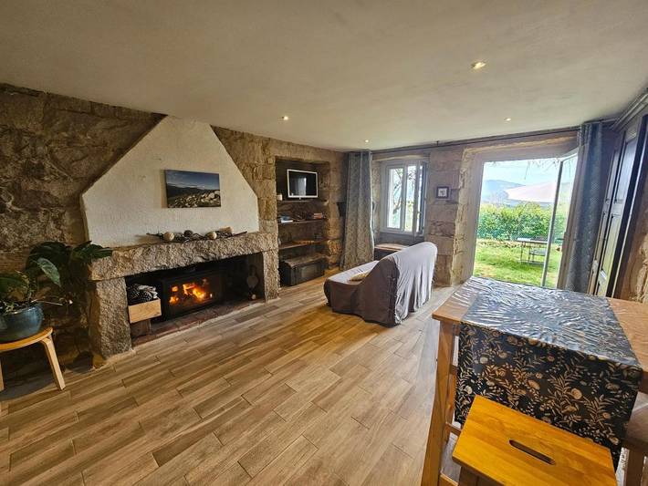 Gîte pour 2 personnes, avec terrasse ainsi que vue et jardin à Serra-di-Scopamène
