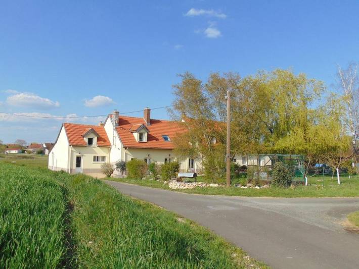 Gîte pour 8 personnes, avec jardin et vue dans Gombergean