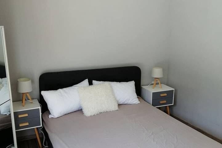 Apartamento entero, Charming independent studio in Martigues town center, swimming pool, spa in Martigues, Costa mediterránea (Francia)