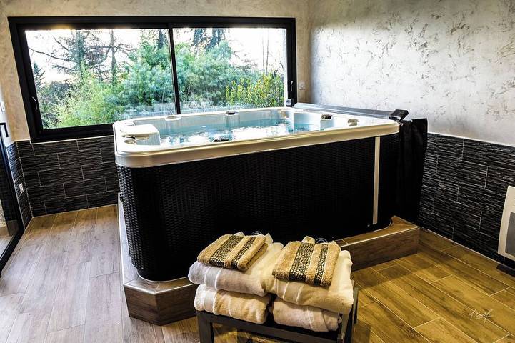 Location de vacances pour 4 personnes, avec jardin et jacuzzi à Grisolles