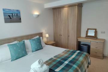 Log Cabin for 4 People in Burford, The Cotswolds, Photo 4