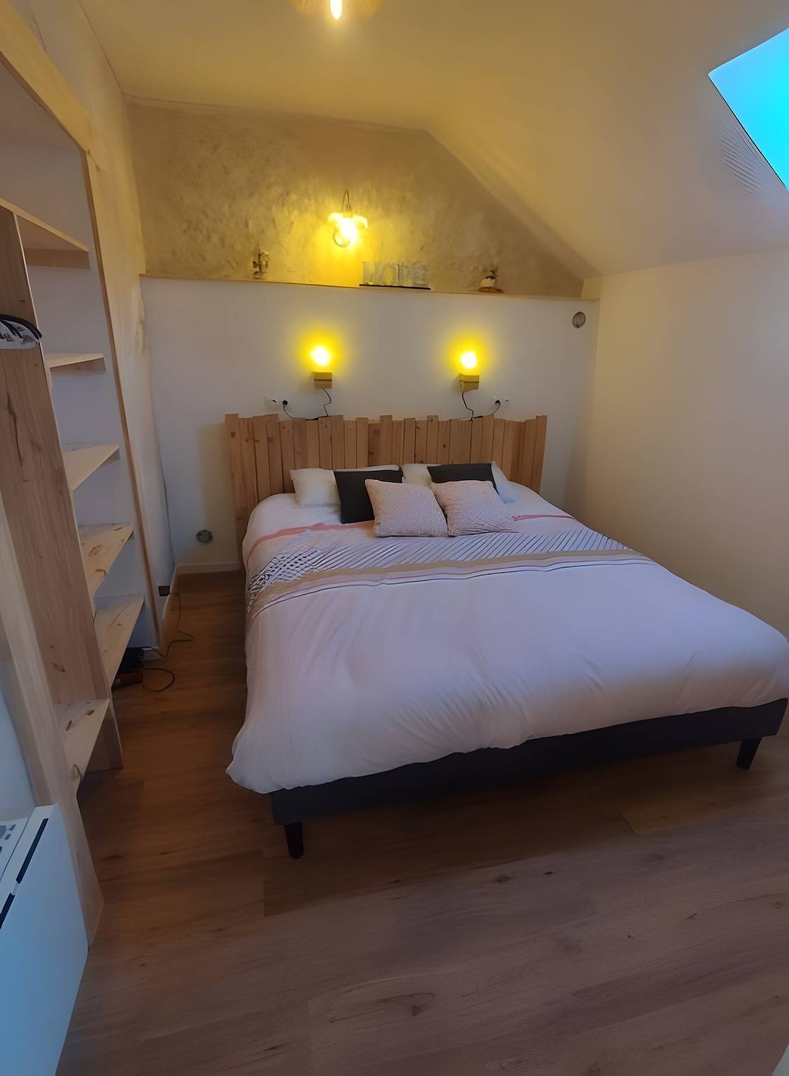 Gîte l'évasion: Peaceful Retreat Near Beauval Zoo with Beautiful Jacuzzi in Villeloin-Coulangé, Loches region