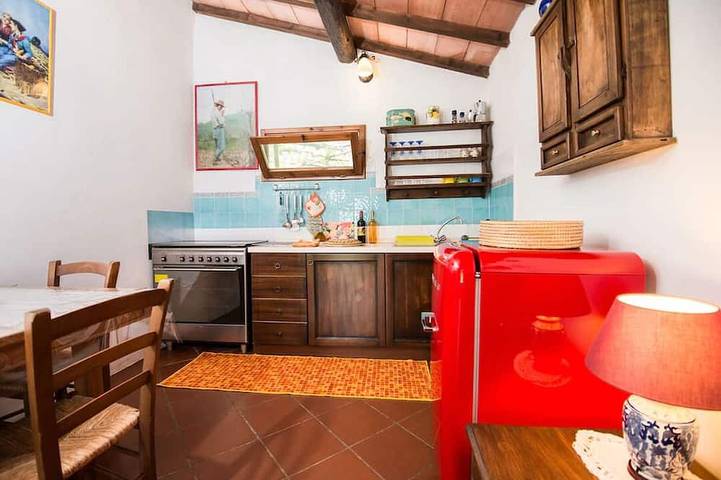 Location de vacances pour 4 personnes, avec jacuzzi ainsi que jardin et terrasse à Suvereto