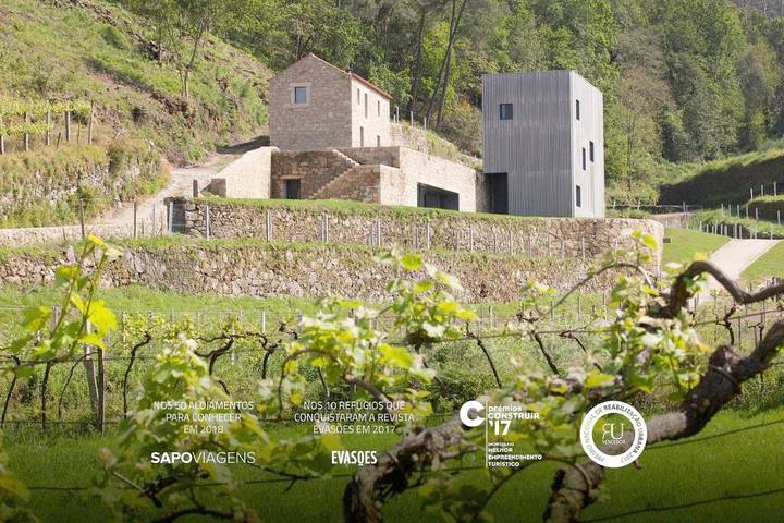 Casa rural para 8 pessoas, com jardim e vista e ainda vista para o lago and piscina em Melgaço