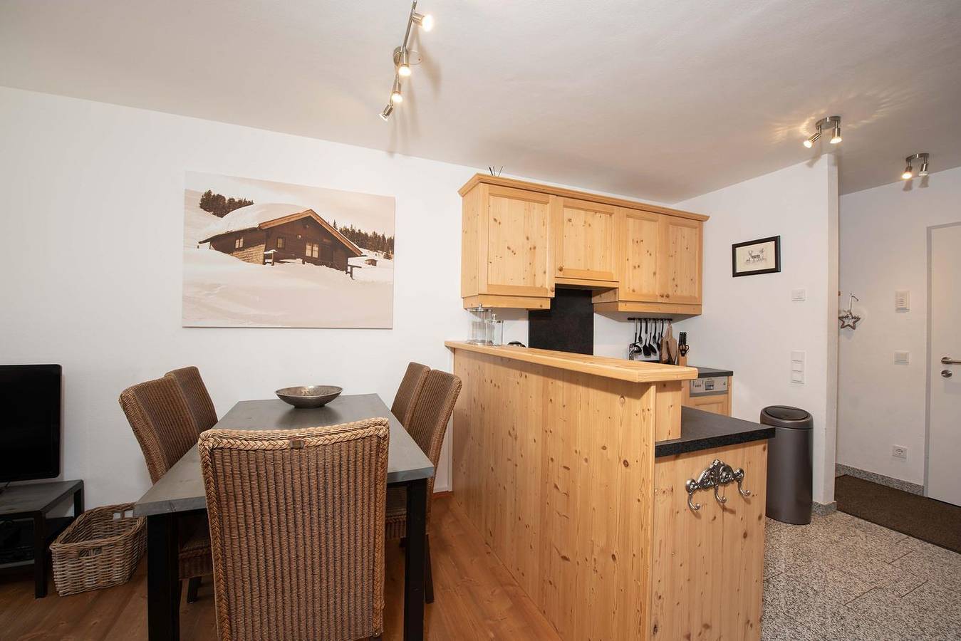 Appartement entier, Cozy apartment with mountain view and close to the slopes in the Zillertal Arena in Hochkrimml, Krimml