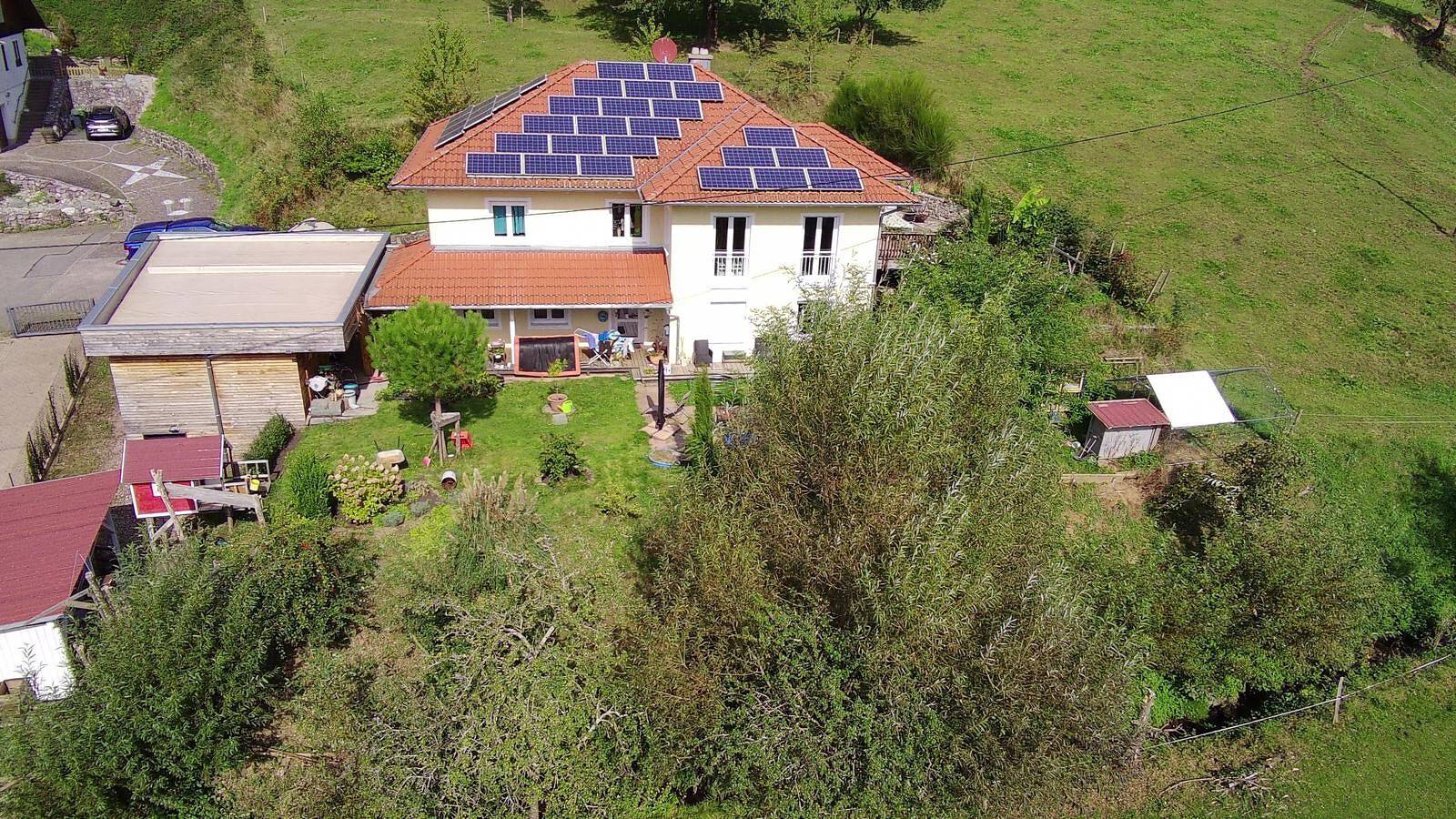 Ganze Wohnung, Ferienwohnung 'Bee Home' mit Bergblick, privater Terrasse und Wi-Fi in Schuttertal, Hochschwarzwald