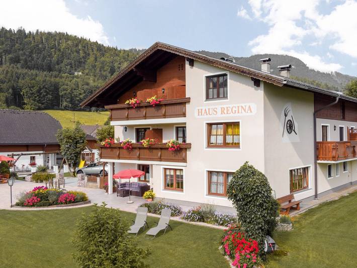 Ferienwohnung für 3 Personen, mit Balkon und Garten sowie Ausblick in Strobl