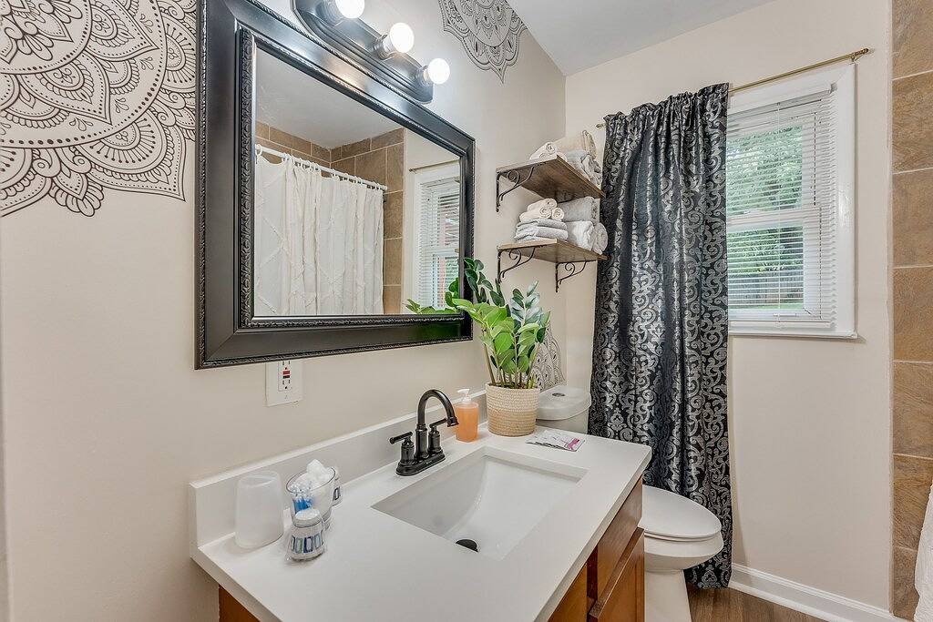 6 Minuten vom Flughafen entfernt! 10 Minuten in die Innenstadt! 15 Minuten vom M-Benz Stadion entfernt! in East Point, Fulton County