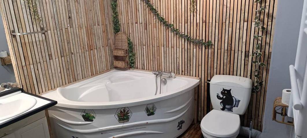 Gîte pour 8 personnes, avec vue, animaux acceptés à Menat