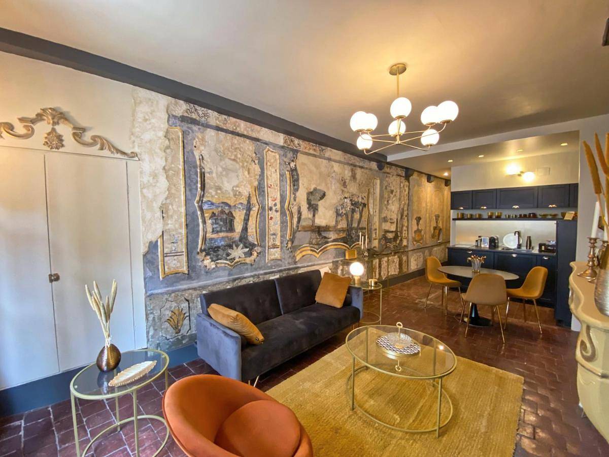 Appartement entier, One-Bedroom Apartment in Tournus, Région de Mâcon