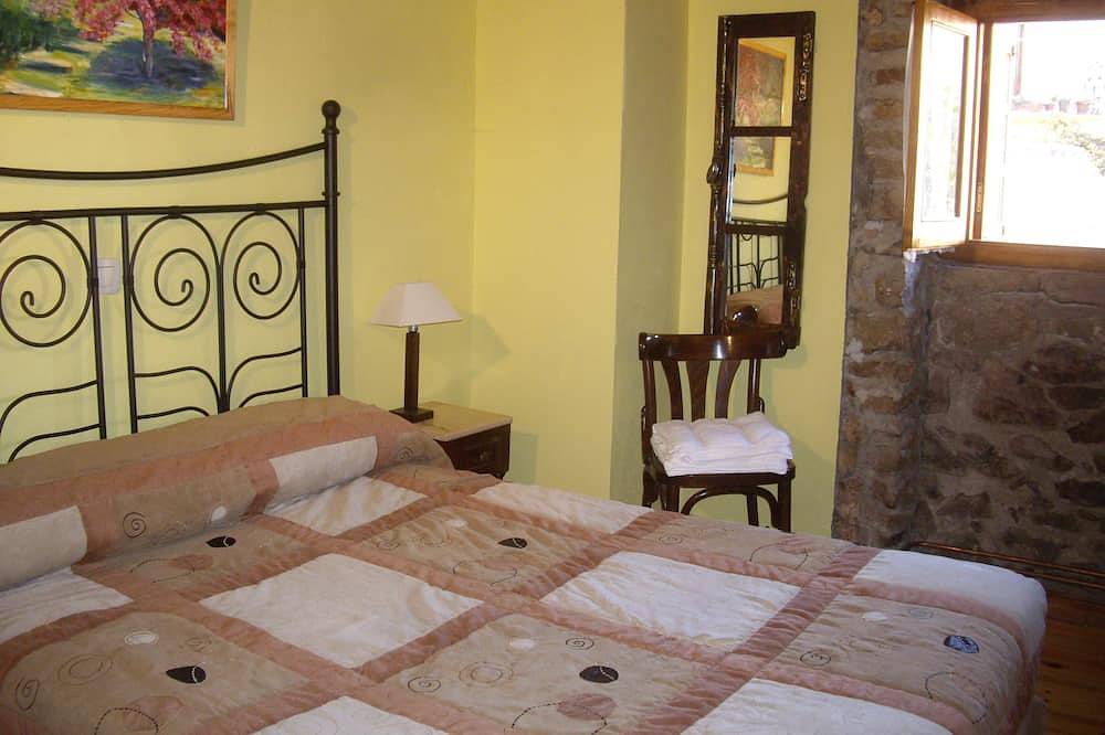 Los Soportales Hill House in Cordillera Cantábrica