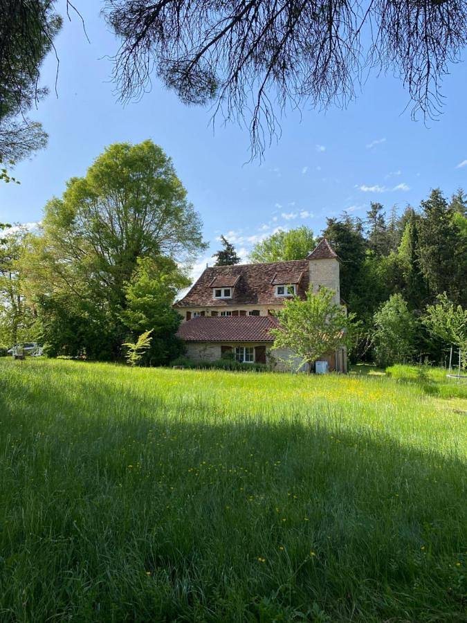 Gîte pour 2 personnes, avec vue ainsi que terrasse et jardin à Saint-Martin-de-Vers