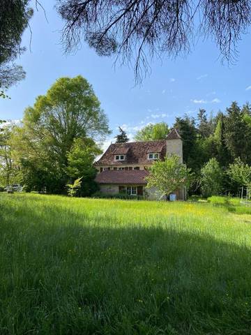 Gîte pour 2 personnes, avec vue ainsi que terrasse et jardin dans Les Pechs-du-Vers