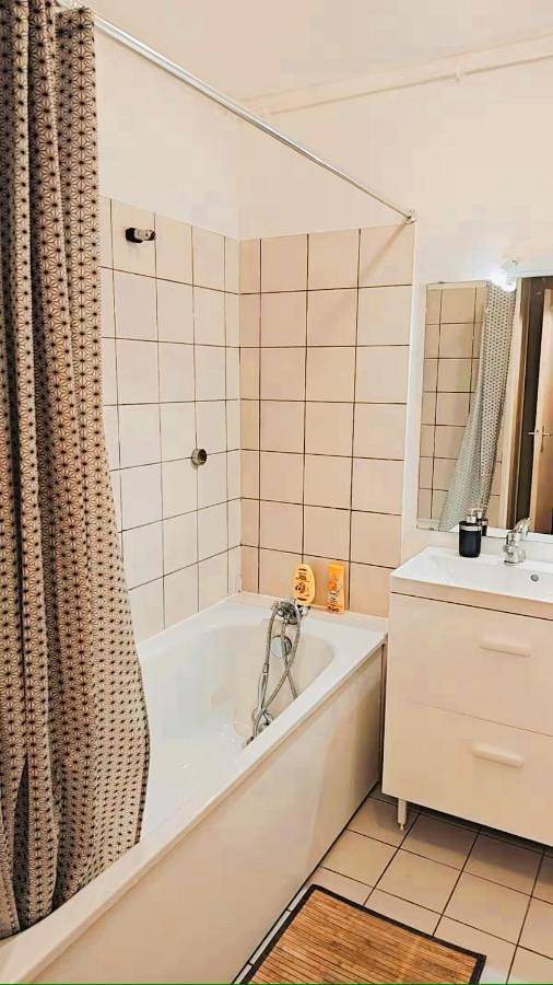 Appartement entier, Two-Bedroom Apartment in Chaville, Hauts-de-Seine
