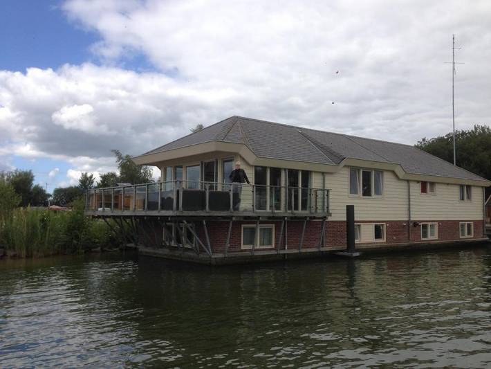 Vakantiehuis voor 8 personen, with sauna and whirlpool as well as balkon in Biddinghuizen
