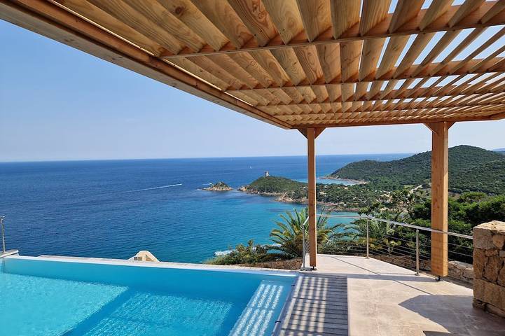 Location de vacances pour 8 personnes, avec jardin et jacuzzi, animaux acceptés dans Plage de Fautea