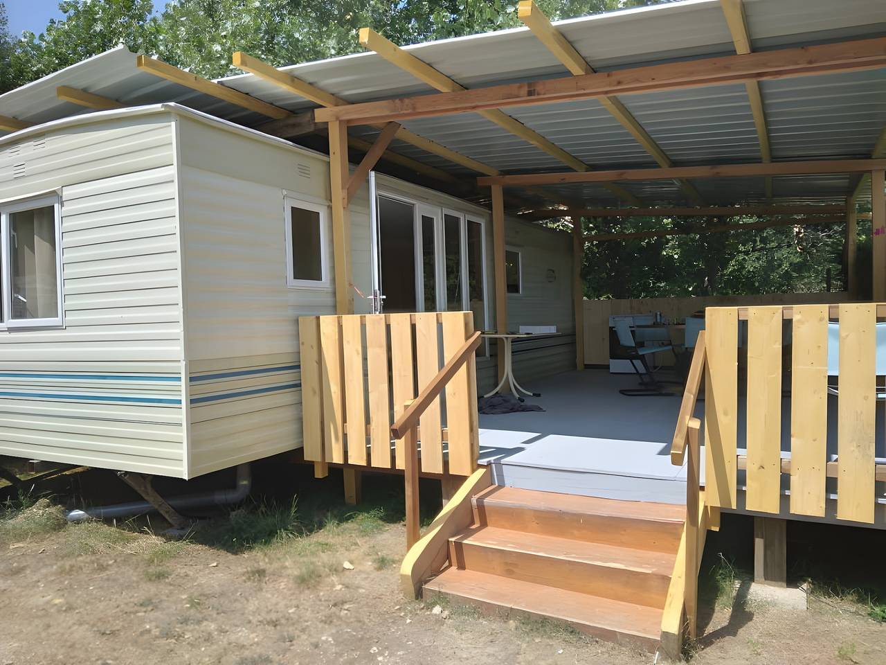 Mobile Home 'Camping Sainte-Jalle' avec vue sur les montagnes, piscine partagée et Wi-Fi in Sainte-Jalle, Région de nyons