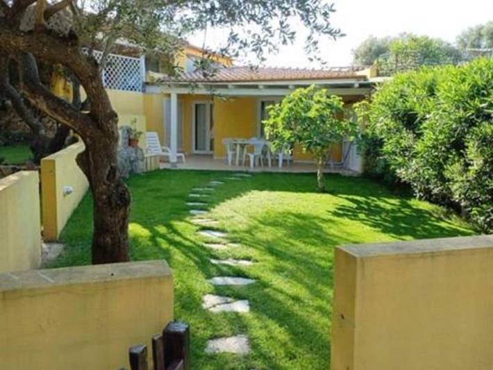 Ferienhaus für 4 Personen, mit Terrasse und Garten in Porto Pollo
